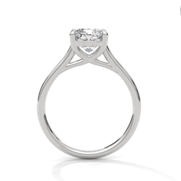 Lab Grown Diamond Gold Ring with modern style and refined sparkle